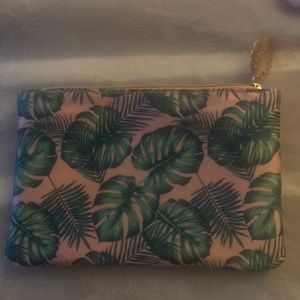 Very cute make up bags for traveling